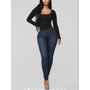 Fashion nova classic midrise skinny jeans / dark